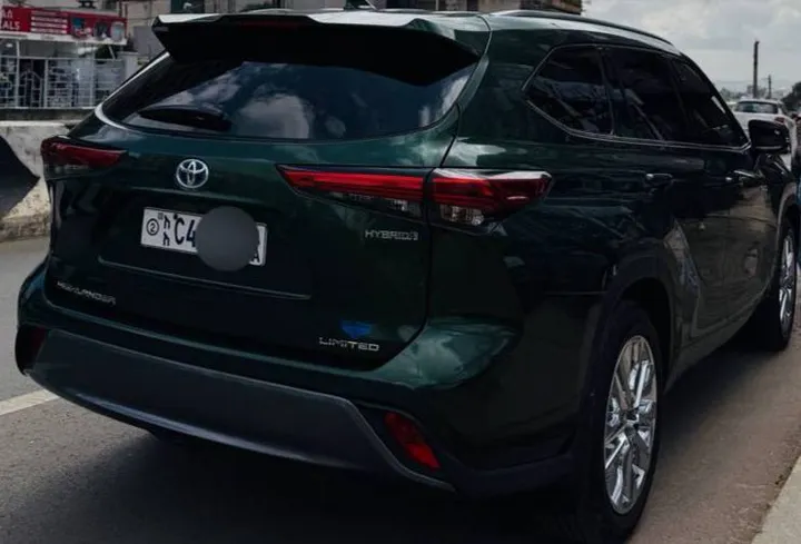Toyota Highlander Limited 2023 – photo 4