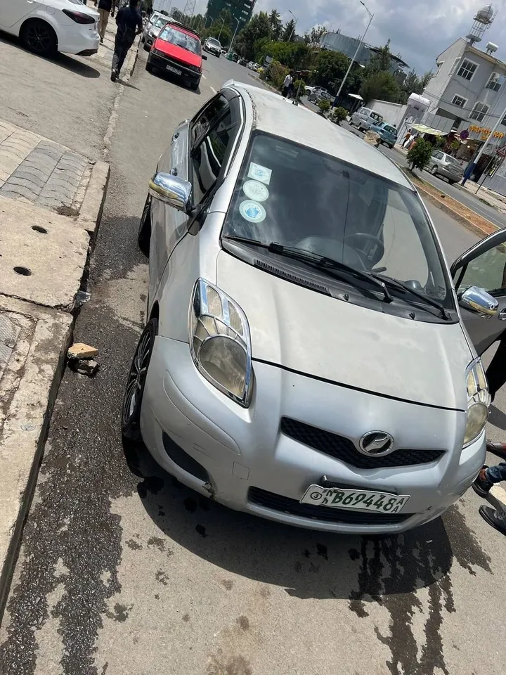 Toyota Yaris Compact 2008 – photo 4
