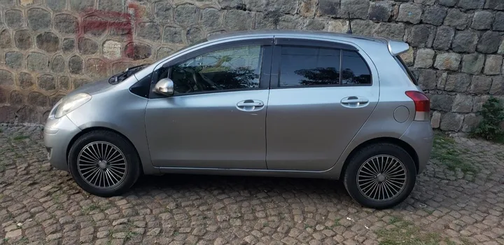 Toyota Yaris Compact 2010 Automatic – photo 6
