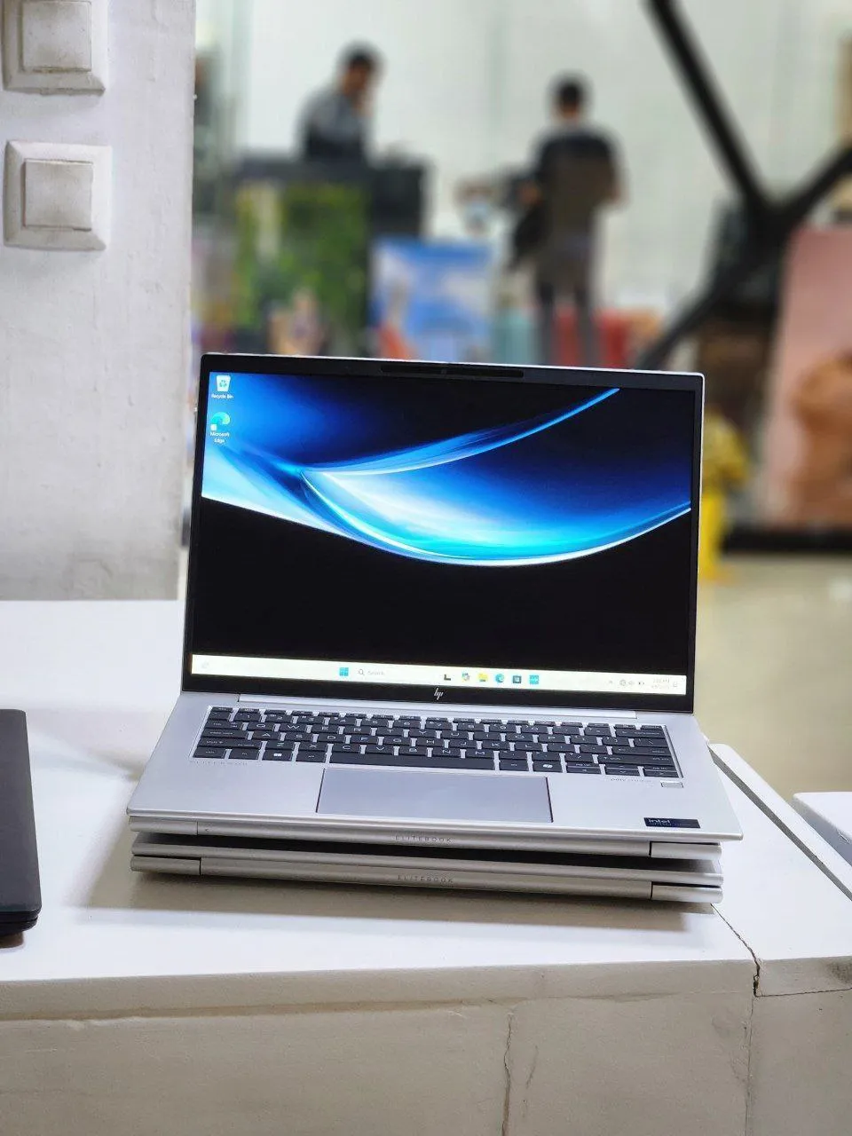 HP EliteBook G11 Touchscreen Laptop – photo 3