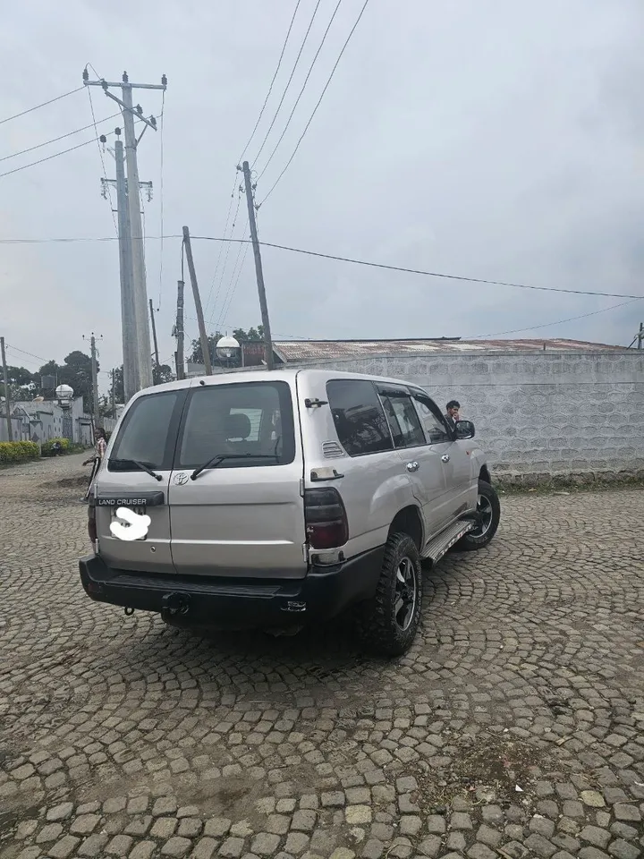 Toyota Land Cruiser 105 2004 Manual – photo 4