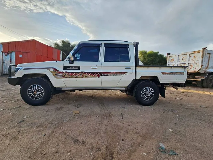Toyota Land Cruiser 2020 Manual Diesel – photo 4