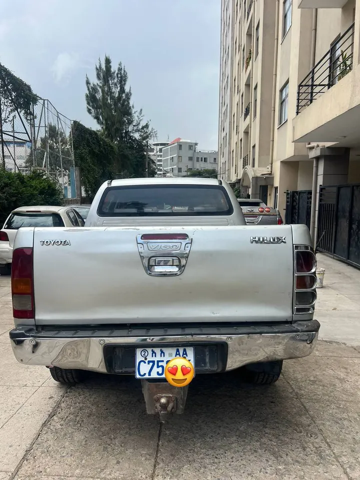 Toyota Hilux Vigo Double Cab – photo 4