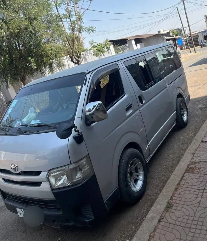 Toyota Hiace Van 2007 Automatic – photo 4