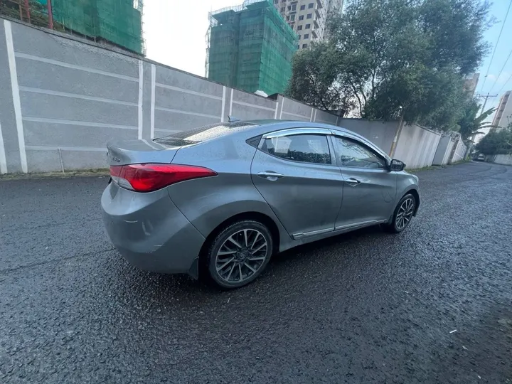 Hyundai Avante 2012 Automatic – photo 4