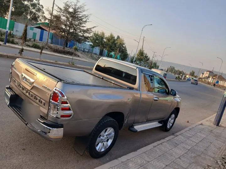 Toyota Revo Pickup 2017 – photo 3