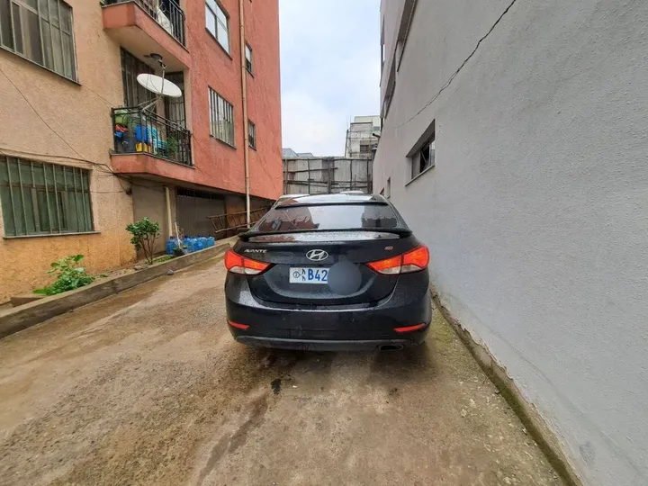 Hyundai Avante 2015 Automatic – photo 3