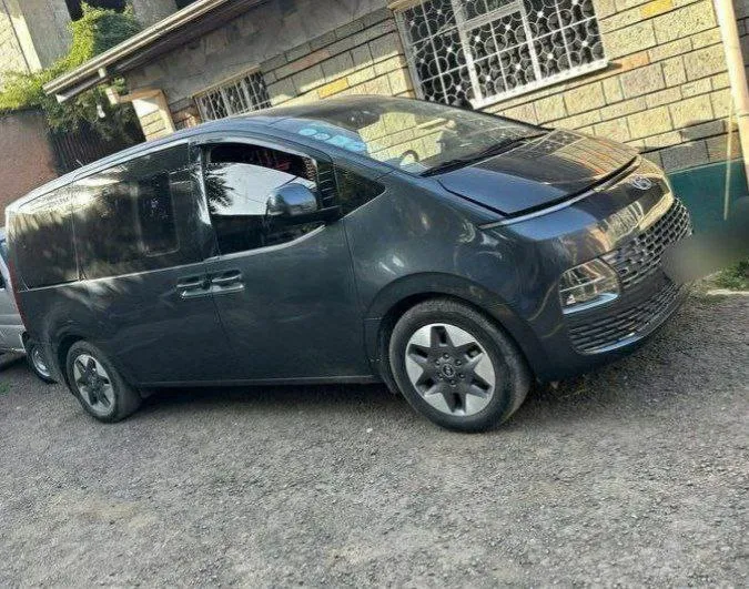 Hyundai Staria 2023 Diesel 4WD – photo 4