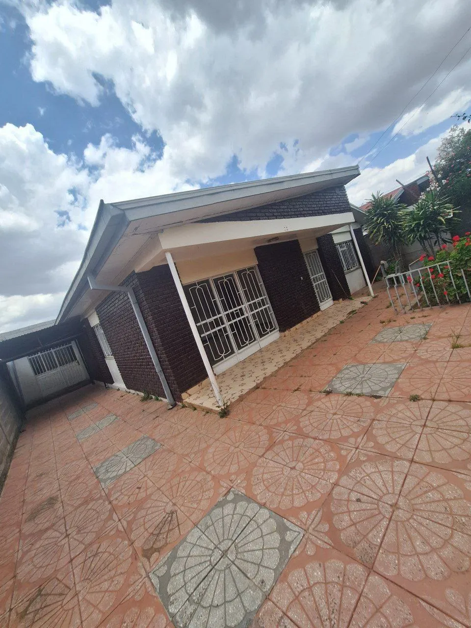House for Sale at Ayat Adebabay – photo 3