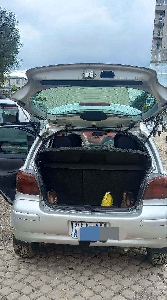 2004 Toyota Vitz Automatic Hatchback – photo 3