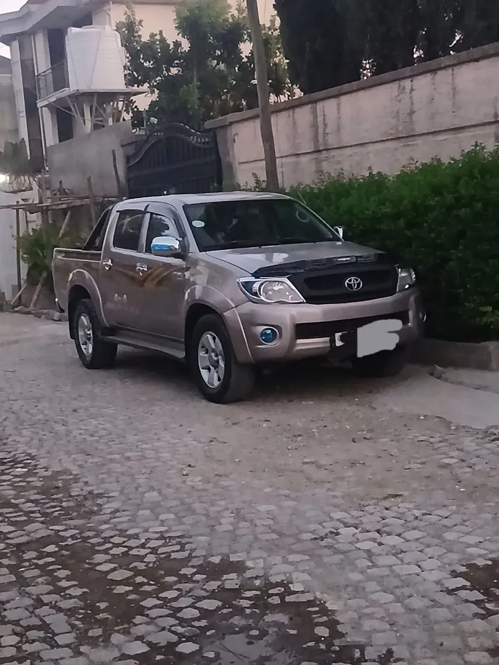 2011 Toyota Hilux Double Cabin Pickup – photo 4
