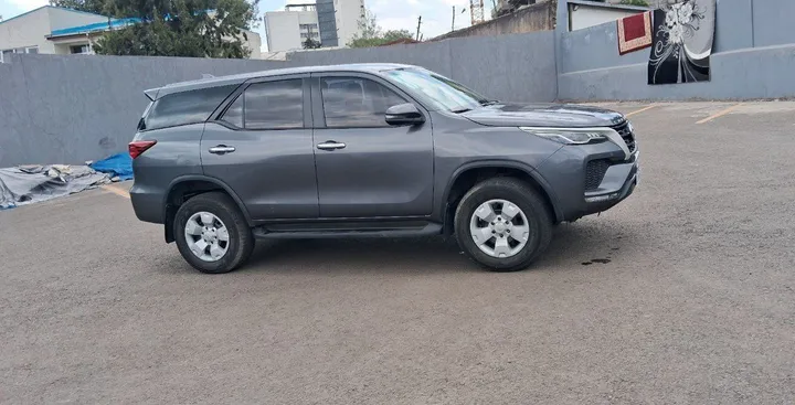 Toyota Fortuner VX 2022 Diesel – photo 3