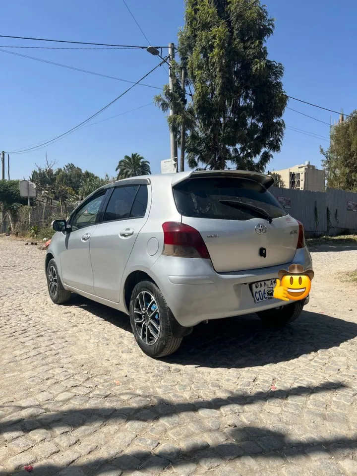 Toyota Yaris Compact 2010 Automatic – photo 7