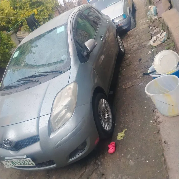 Toyota Yaris Compact 2010 – photo 3