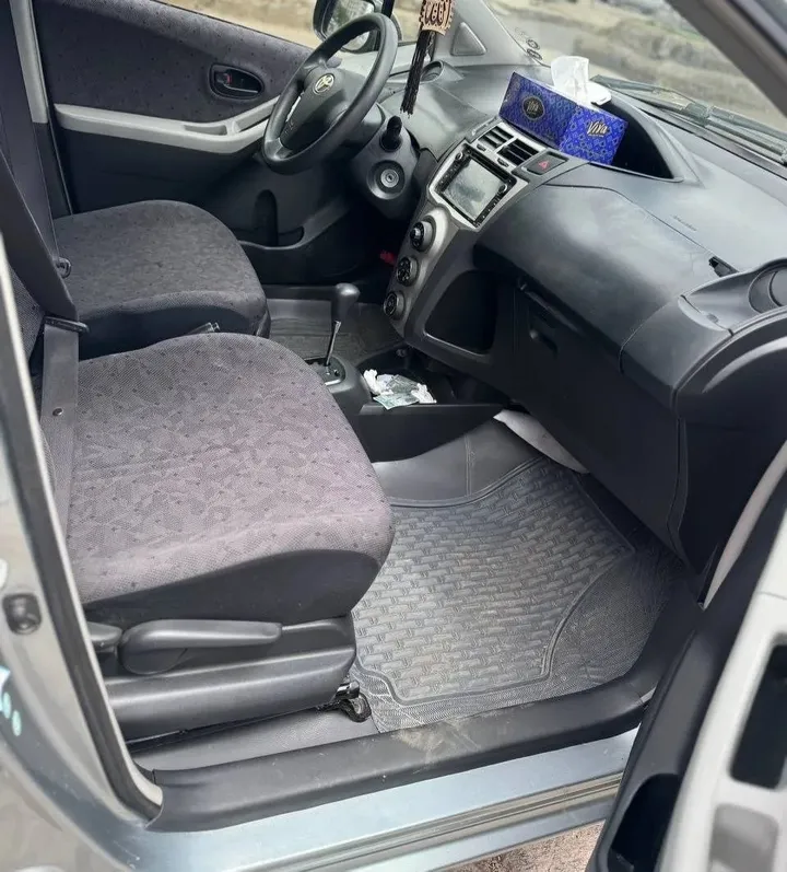 Toyota Yaris 2010 Automatic – photo 5