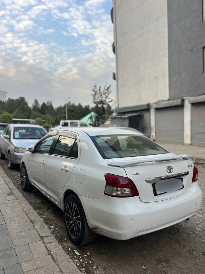 Toyota Yaris Sedan 2010 Automatic – photo 5