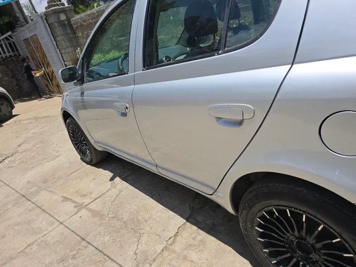 Toyota Vitz 2001 Automatic – photo 3