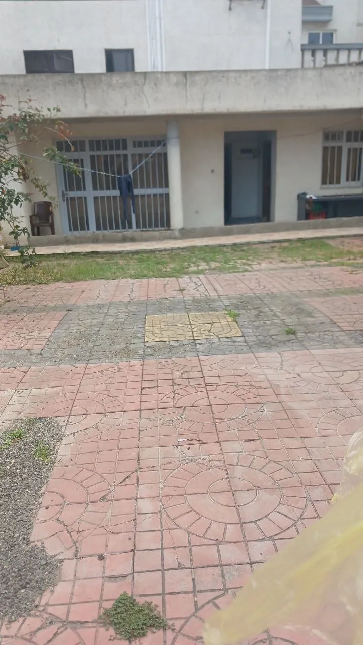 አስቸኳይ የሚሸጥ ቤት ሰሚት 250 ካሬ – photo 4
