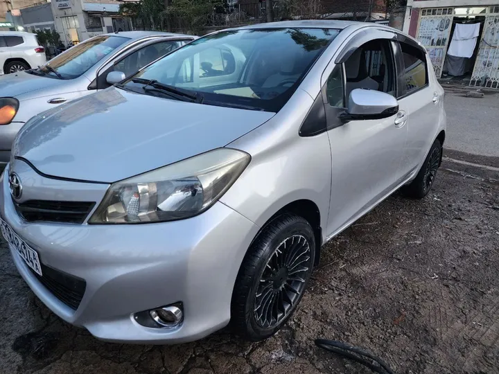 Toyota Yaris Jewla 2012 Automatic – photo 5