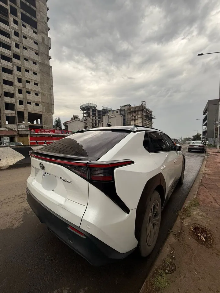 Toyota BZ4X EV Crossover 2023 – photo 7