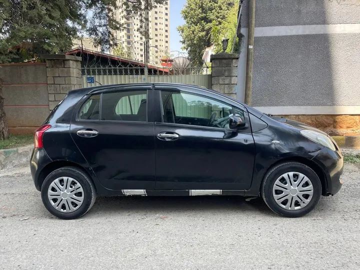 2007 Toyota Yaris Compact Manual – photo 5