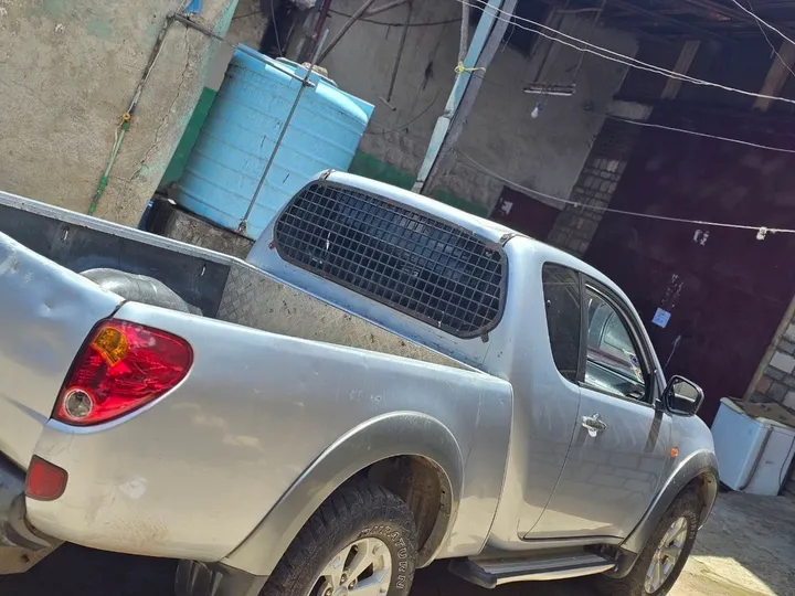 Mitsubishi L200 King-Cab Diesel 2009 – photo 3