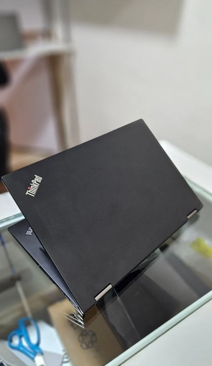Lenovo ThinkPad Yoga X390 Laptop – photo 5