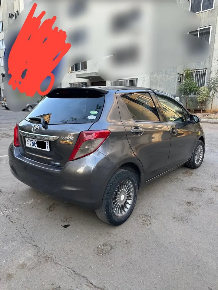 Toyota Yaris Compact 2014 Automatic – photo 6