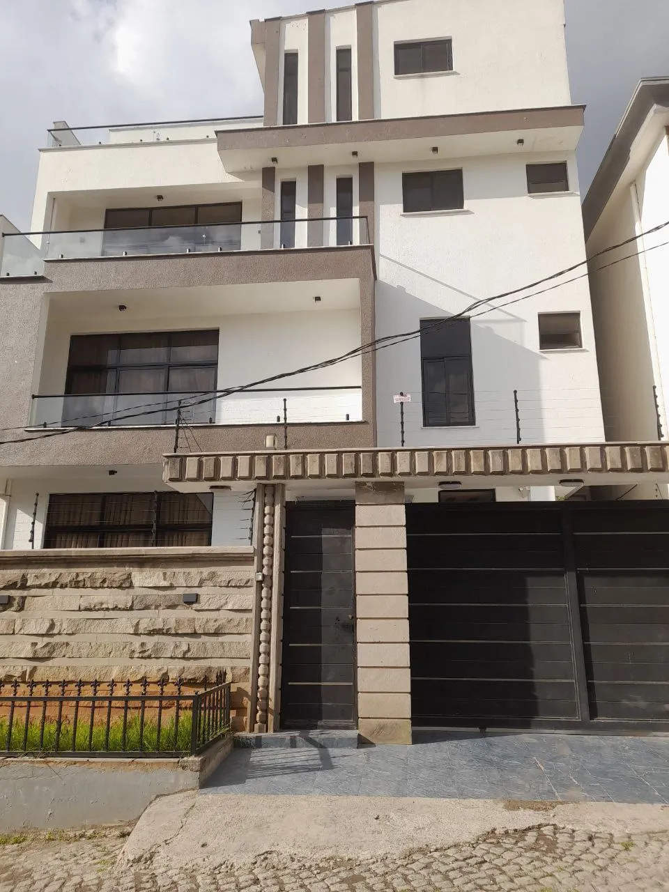 Modern G+2 Half Terrace House – photo 4