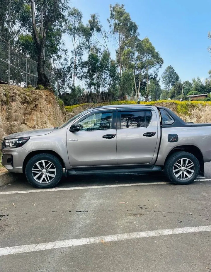 Toyota Hilux Pickup 2020 – photo 3