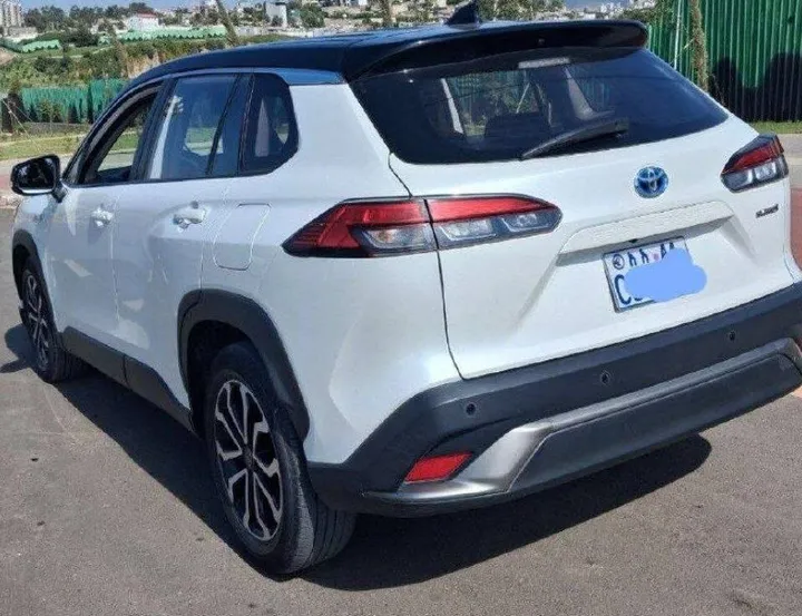 Toyota Corolla Cross Hybrid 2024 – photo 4