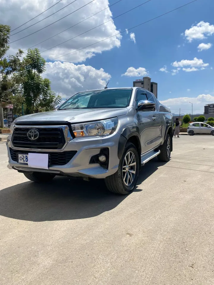 Toyota Hilux Revo 2019 Pickup – photo 3