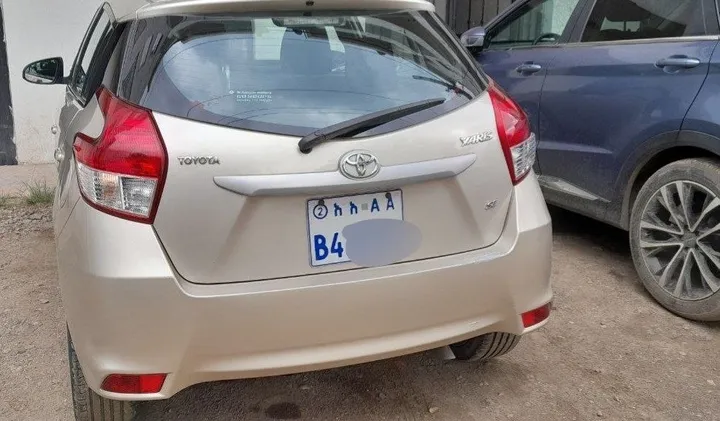 Toyota Yaris Compact 2015 Automatic – photo 4