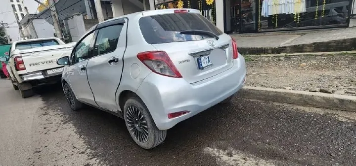 Toyota Yaris Compact 2013 Manual – photo 3
