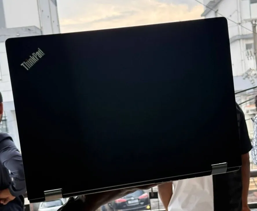 Lenovo ThinkPad X380 Touch Laptop – photo 4