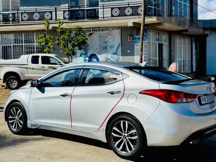 Hyundai Avante 2012 Automatic – photo 4