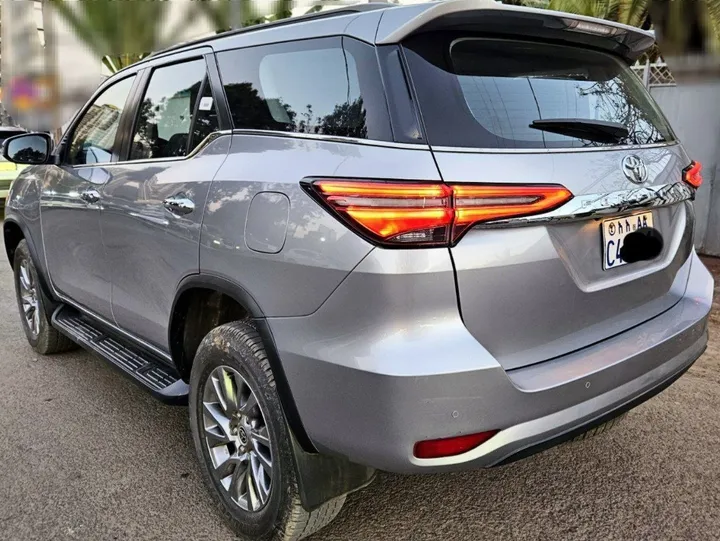 Toyota Fortuner 2023 Diesel Automatic – photo 4