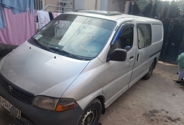 Toyota D-4D Van 2003 Manual – photo 4