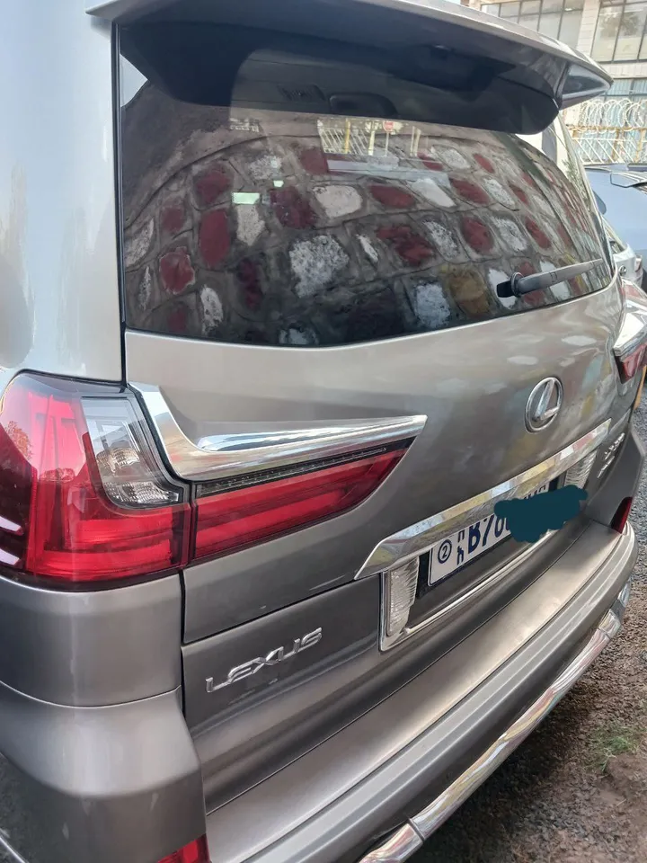 Lexus LX 570 Limited 2016 – photo 6