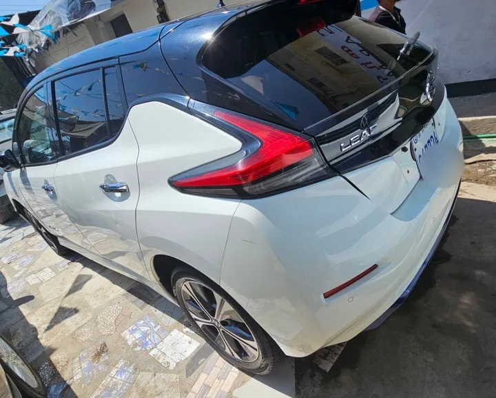 2022 Nissan Leaf Luxury Electric – photo 6
