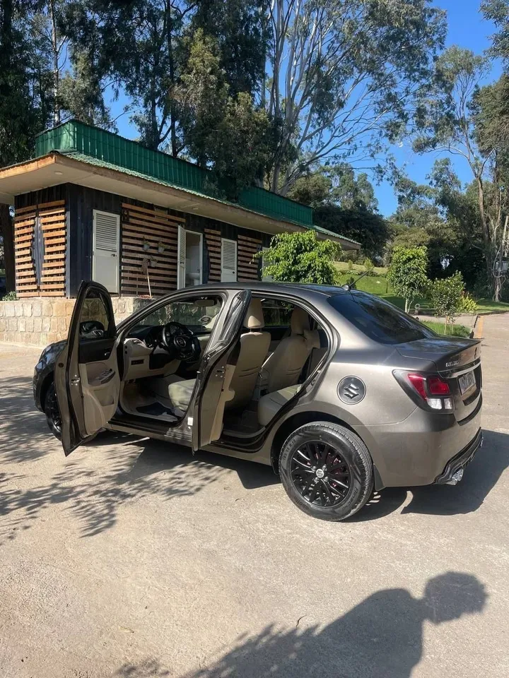 Suzuki Dzire 2023 Automatic – photo 4