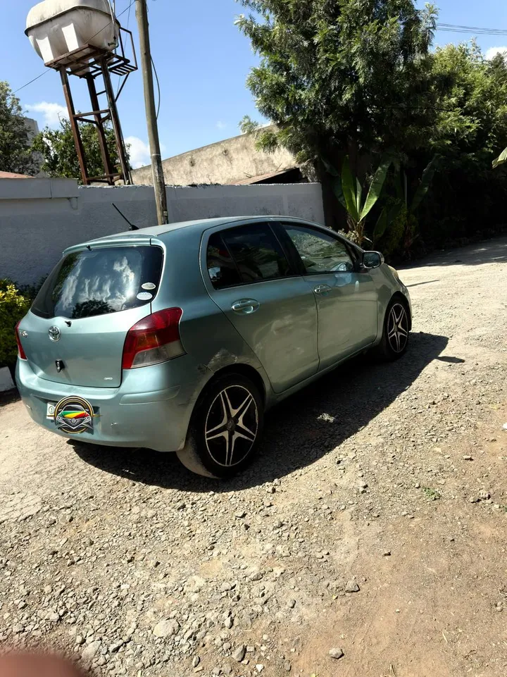 Toyota Yaris Compact 2009 – photo 6