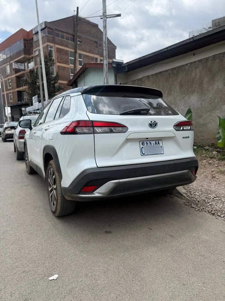 Toyota Frontlander Hybrid SUV – photo 3