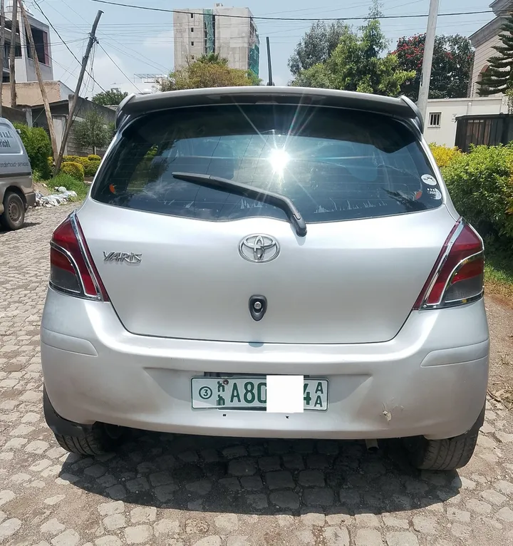 Toyota Yaris Compact 2010 – photo 6