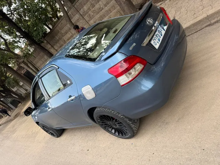 2009 Toyota Yaris Sedan – photo 5