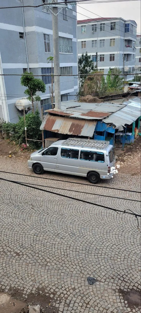 Toyota Hiace Van 2007 – photo 4