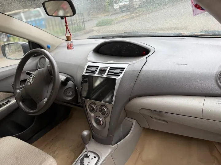 Toyota Yaris Belta 2010 Automatic – photo 6