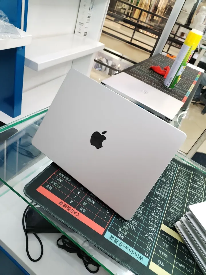 Apple MacBook Pro 14-inch M5 16GB 512GB – photo 4