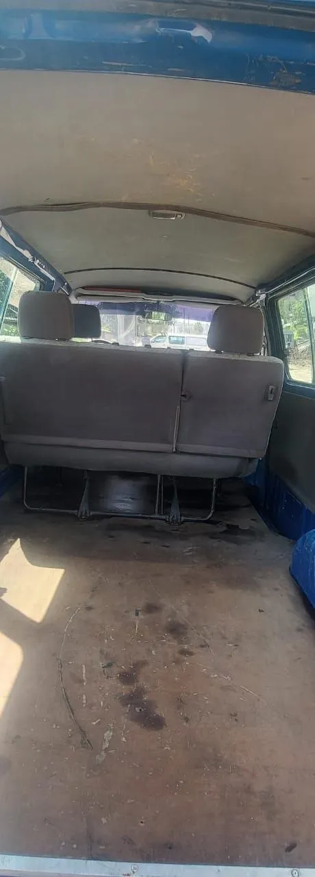 Toyota Hiace D4D 2003 Manual – photo 6