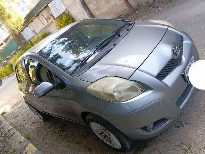 Toyota Yaris Compact 2010 – photo 4